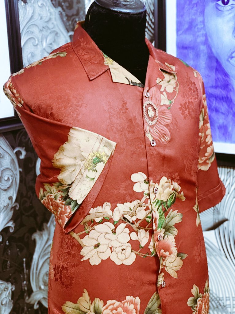 Quality ranges of vintage shirts. 
6k each.
Dm to make an order.
