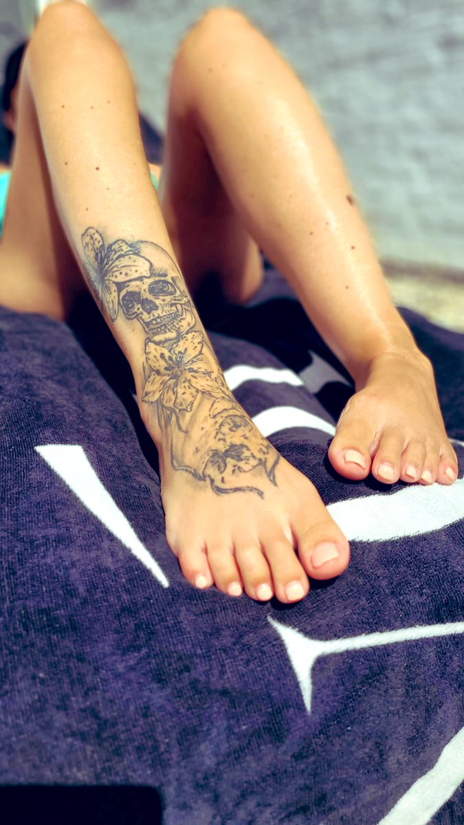 Feetcentral (@Feetcentral13) on Twitter photo 2022-08-02 10:38:51 You love Sabrina Morningstar tanned don't you. Makes you wish you were rubbing in the lotion for her. Follow her @Hotfoot69 You love Sabrina Morningstar tanned don't you. Makes you wish you were rubbing in the lotion for her. Follow her @Hotfoot69