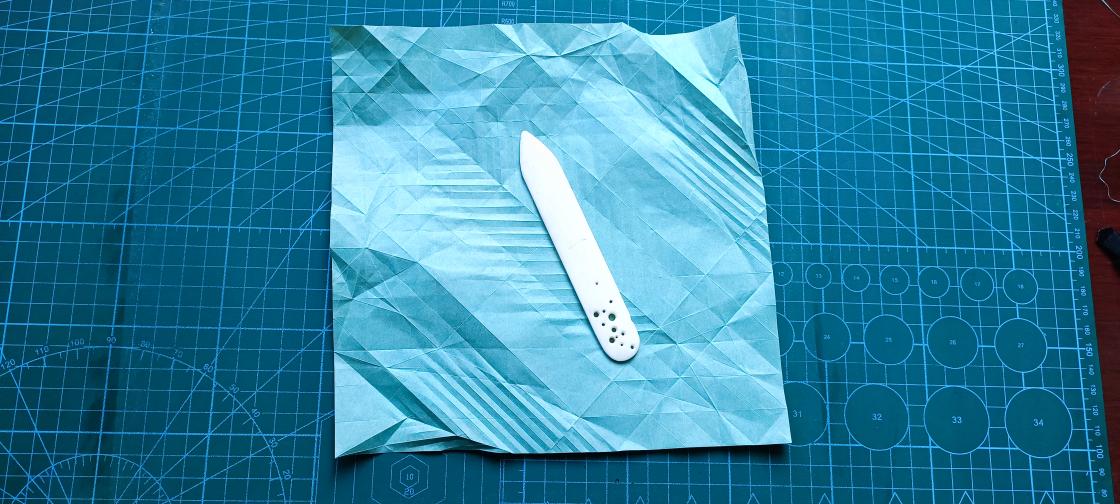 鳢
<a href="/arbitrarynature/">轩～</a> 
22×22针阔纸
纸厚了👀