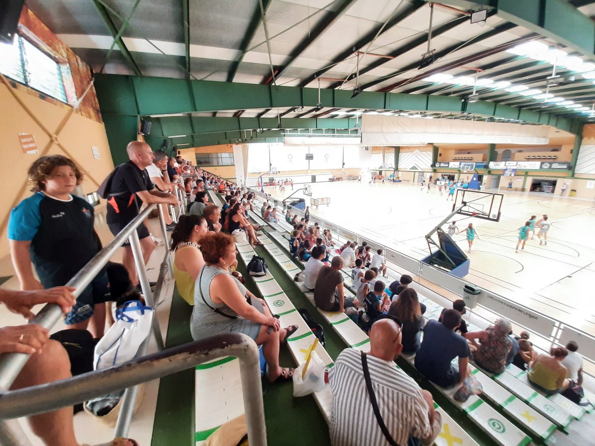 CBCIMBIS's tweet photo. Gran ambiente en la primera fase del nuestro #3x3 de las categorías mini e infantil. 

Qué grandes equipos sobre las pistas del Parque. ⛹️‍♂️🏀💙⛹️🏾‍♂️

#3x3CBCimbis #BuenosYGuapos #SeguimosAvanzando https://t.co/BaGYGiNIMx