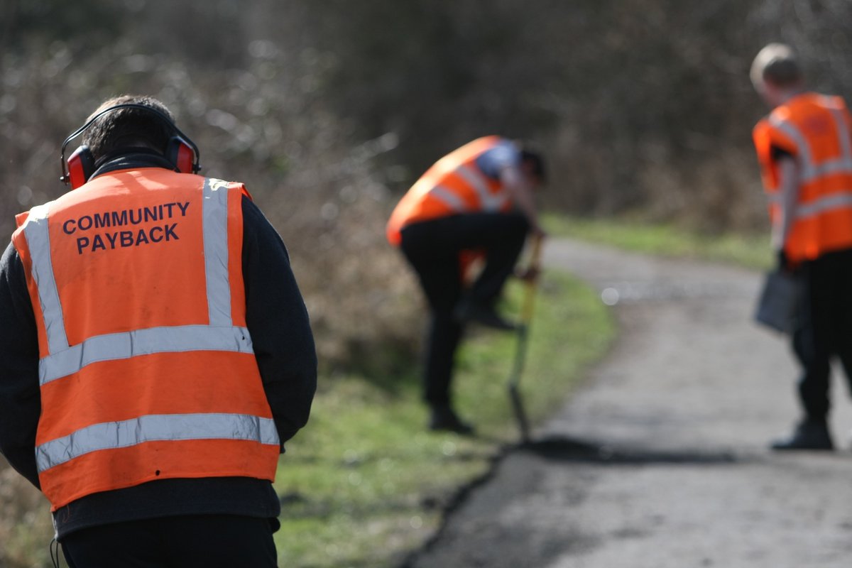 We are recruiting a Health &amp; Safety Officer to work in the Community Payback Team: 
🏢 Location: Yorkshire and the Humber (Travel Essential)
💻 Base: Flexible
⏰ Hours: Full Time
💷 Pay: £23,174 - £28,200 
⌛  Closing Date: 12/08/22 - 11:55pm
🌐Apply Here: tinyurl.com/w4snr9af