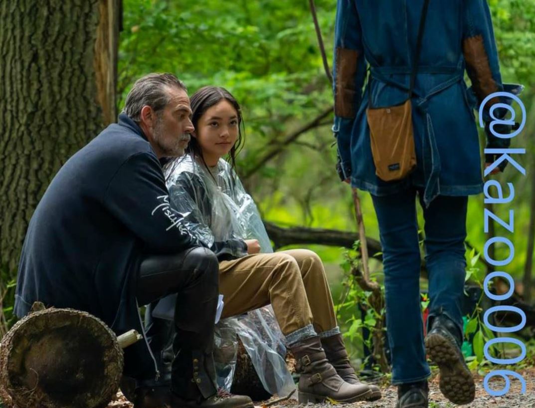 NegansMiz's tweet photo. I'm gonna fall on my face if #Negan shows up on the #IsleOfTheDead in a #MischiefFarm hoody I swear ... 🤧❤️
(is she holding one of her lectures again? He looks like. 👀 Also ... more woods 🌳🌳🌳) https://t.co/MBiTI335hn