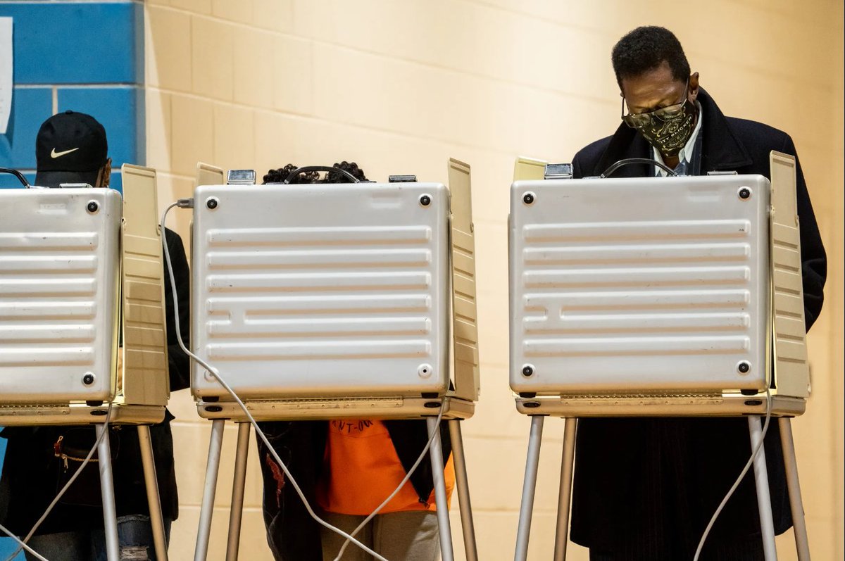 freep's tweet image. 🗳The 2022 Michigan primary election is today.  Polls are now open and will be open until 8 p.m.

Here's your guide to what to know before heading to polls. bit.ly/3BNwXth