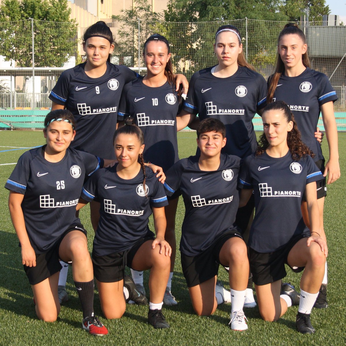 getafefem's tweet photo. 𝗟𝗮 𝗲𝘀𝗰𝘂𝗲𝗹𝗮 𝗽𝗿𝗲𝘀𝗲𝗻𝘁𝗲 👧🏻

Un total de 8 jugadoras del Femenino B y Juvenil A comienzan la pretemporada con el primer equipo.

Claudia Bezanilla 
Lucia Garrido (chini)
Laura Fernandez
Laura Garcia
Sara García 
Candela Penalva 
Eva De la Fuente
Emma Roman https://t.co/5bLRK2vP64