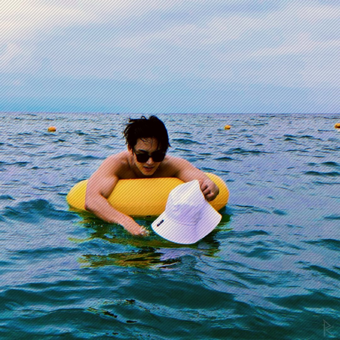 ⠀
⠀⠀⠀《  MlNGYU。》— A day off from work. Last modeling shoot was near the beach, so I got the chance to beat the heat and swim. Happy Tuesday, peeps! 
⠀