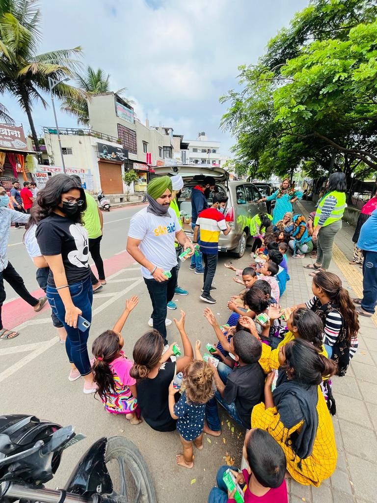 sikhaid_'s tweet photo. "Changing Lives
We Rise By Lifting Others."
There are so many beautiful reasons to be "Happy", and "Sharing" is one of the most beautiful reasons amongst them.
Here are the highlights of the Weekly Sewa done by the Sikh Aid Pune Team to the people of the deprived inner city area https://t.co/51zJoOgNws