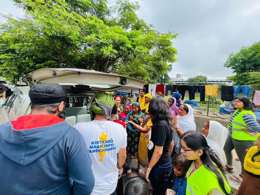 sikhaid_'s tweet photo. "Changing Lives
We Rise By Lifting Others."
There are so many beautiful reasons to be "Happy", and "Sharing" is one of the most beautiful reasons amongst them.
Here are the highlights of the Weekly Sewa done by the Sikh Aid Pune Team to the people of the deprived inner city area https://t.co/51zJoOgNws
