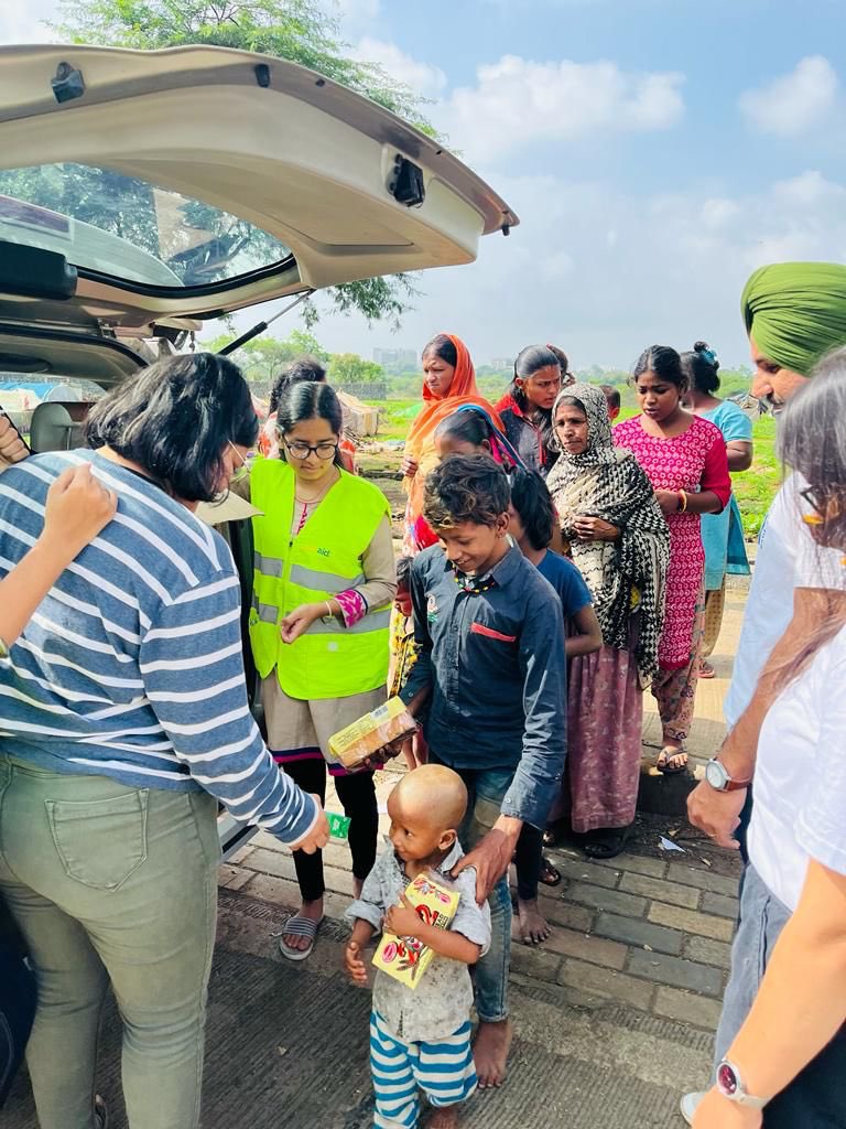 sikhaid_'s tweet photo. "Changing Lives
We Rise By Lifting Others."
There are so many beautiful reasons to be "Happy", and "Sharing" is one of the most beautiful reasons amongst them.
Here are the highlights of the Weekly Sewa done by the Sikh Aid Pune Team to the people of the deprived inner city area https://t.co/51zJoOgNws
