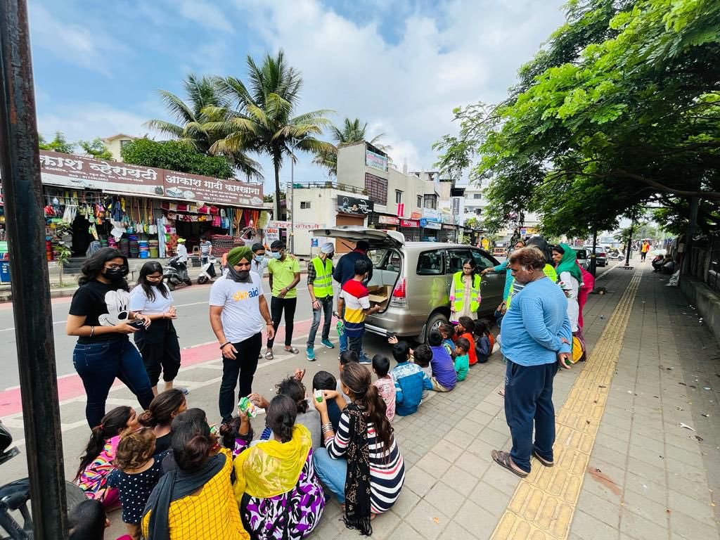 sikhaid_'s tweet photo. "Changing Lives
We Rise By Lifting Others."
There are so many beautiful reasons to be "Happy", and "Sharing" is one of the most beautiful reasons amongst them.
Here are the highlights of the Weekly Sewa done by the Sikh Aid Pune Team to the people of the deprived inner city area https://t.co/51zJoOgNws