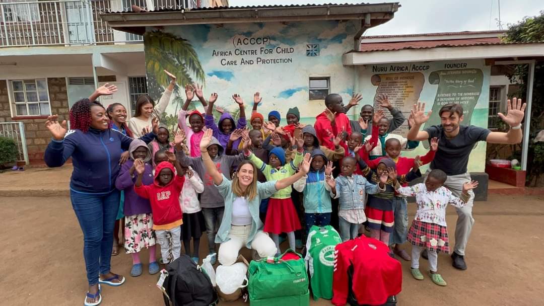 Como hemos hecho en otras ocasiones desde el club hemos decidido mandar material deportivo a la gente más necesitada. Esta vez el material irá destinado para los niñ<a href="/s/">『S』</a> del Orfanato de Nuru Centre (Kenia). Gracias a todos los que habéis hecho esto posible

#serdelarizserdiferente