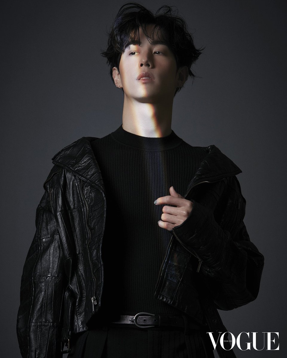 cyjprint's tweet photo. just mark and that streak of light gleaming on his face 🥺 https://t.co/MO31FoPr9E