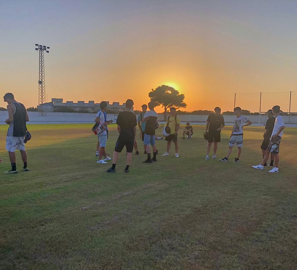sportingdemahon's tweet photo. Nuestro juvenil en su primera  toma de contacto con el cuerpo técnico y compañeros.✅ https://t.co/DCLyAZm0jv