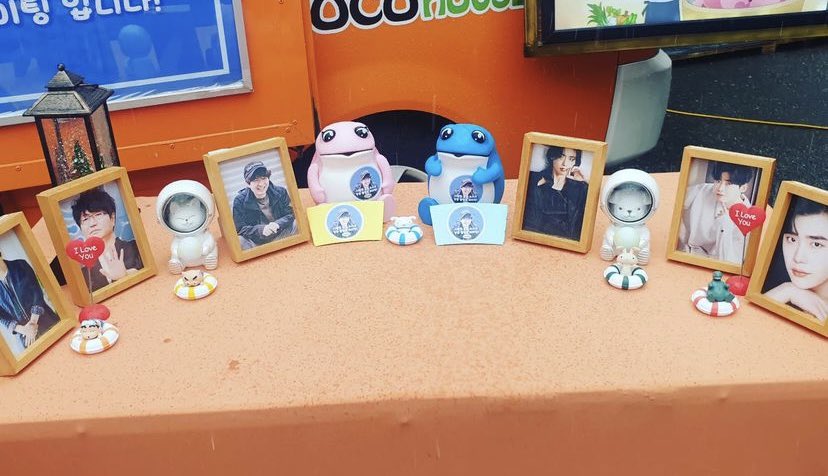 leejongsukfiles's tweet photo. Lee Jong Suk sent a food truck on the filming set of Today’s Webtoon to support Director Jo Soo Won (I Can Hear Your Voice’s director). 

🔗 https://t.co/CYELe2vND5

#LeeJongSuk #이종석 #イ・ジョンソク https://t.co/CSOXSpcHuE