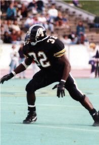 AdamBWitten's tweet photo. 3️⃣2️⃣ days until @AppState_FB 

Dexter Coakley’s 3️⃣2️⃣ is one of four numbers retired at App.  He’s the career leader in tackles with 616(!)  Was SoCon defensive player of the year 3 times, won the first Buck Buchanan Award and made three pro bowls in the NFL. https://t.co/YmtsZzcVqY
