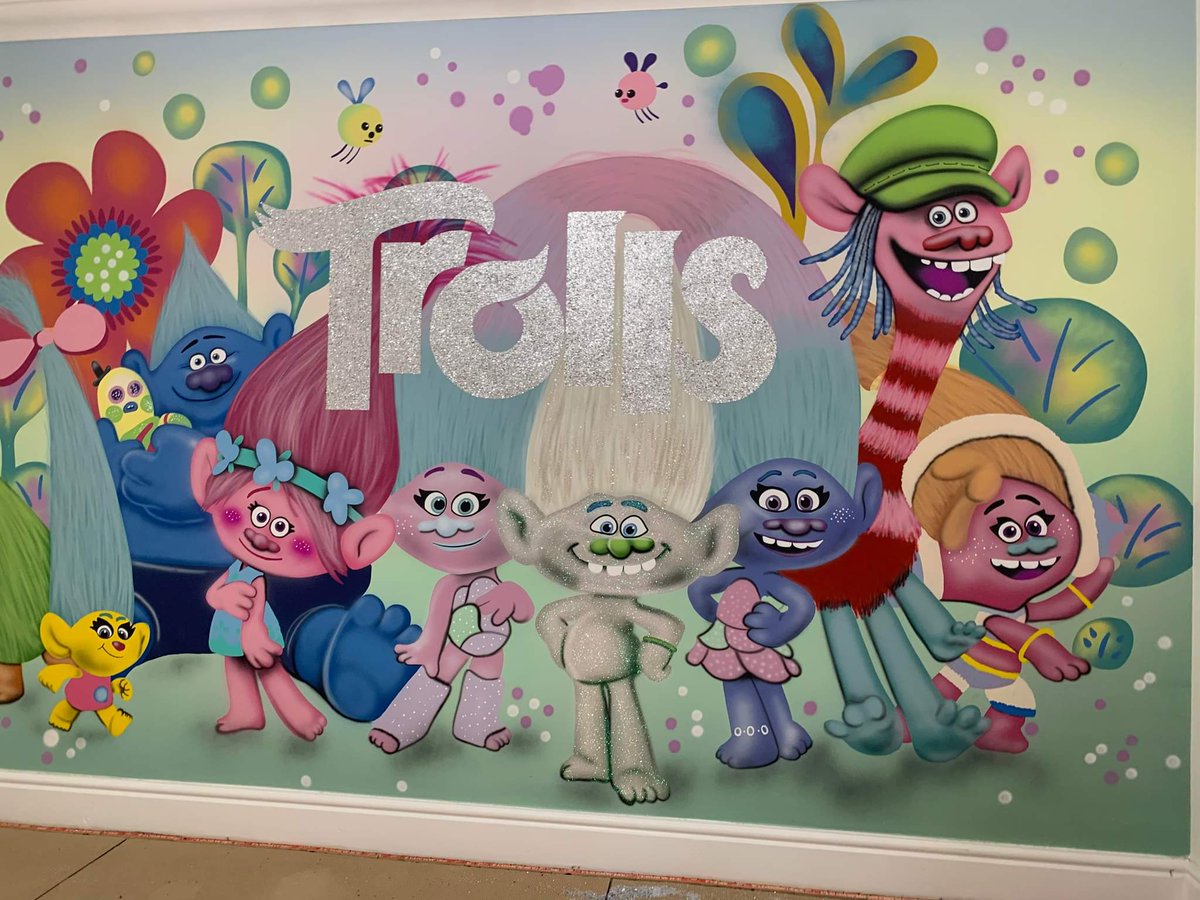 Creativemuraluk's tweet photo. Trolls Mural - £1200 (within South Yorkshire)
All cast from the first movie on a faded sky background
Real metallic metal flake trolls logo.
More mural images available on our website
https://t.co/4wJuq16sDt
#trolls #dreamworksanimation #metalic #creative #murals #portraits https://t.co/Yc9orx07ds