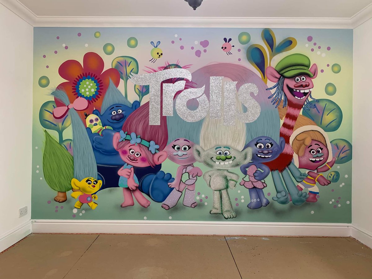 Creativemuraluk's tweet photo. Trolls Mural - £1200 (within South Yorkshire)
All cast from the first movie on a faded sky background
Real metallic metal flake trolls logo.
More mural images available on our website
https://t.co/4wJuq16sDt
#trolls #dreamworksanimation #metalic #creative #murals #portraits https://t.co/Yc9orx07ds