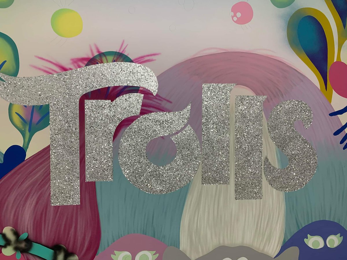 Creativemuraluk's tweet photo. Trolls Mural - £1200 (within South Yorkshire)
All cast from the first movie on a faded sky background
Real metallic metal flake trolls logo.
More mural images available on our website
https://t.co/4wJuq16sDt
#trolls #dreamworksanimation #metalic #creative #murals #portraits https://t.co/Yc9orx07ds