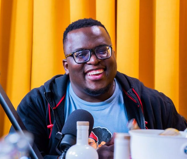 brieflyza's tweet photo. Mzansi is unimpressed with the way Dineo Ranaka treats Sol Phenduka.

Peeps spoke with one voice and agreed that the former Metro FM DJ does not give the 'Podcast and Chill' co-host time to speak during their breakfast show.

RT if you agree! 👇 https://t.co/FizsrenW8X