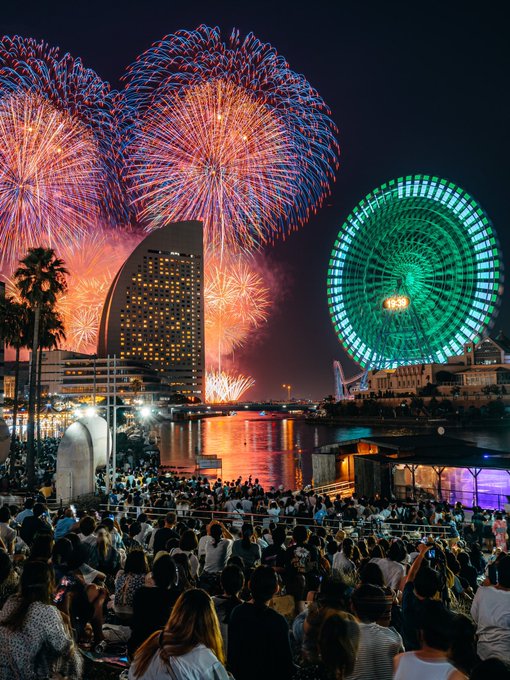 めちゃくちゃ綺麗 観覧車と花火が最高 みなとみらいで3年ぶりに開催された花火大会の写真に感動の声 1 2 ページ ねとらぼ