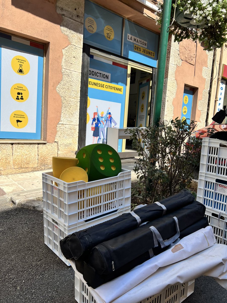 📦 Chamboule-tout à la Maison des jeunes ce matin: nos bénévoles chargent les décors de l’escape game #SecuriteRoutiere pour le déployer Salle Schoelcher, Quartier prioritaire Fleurs de #Grasse
📦 Les jeunes de la <a href="/MLPaysDeGrasse/">Mission Locale du Pays de Grasse</a> et les ados de la <a href="/villedegrasse/">Ville de Grasse</a> vont se régaler…