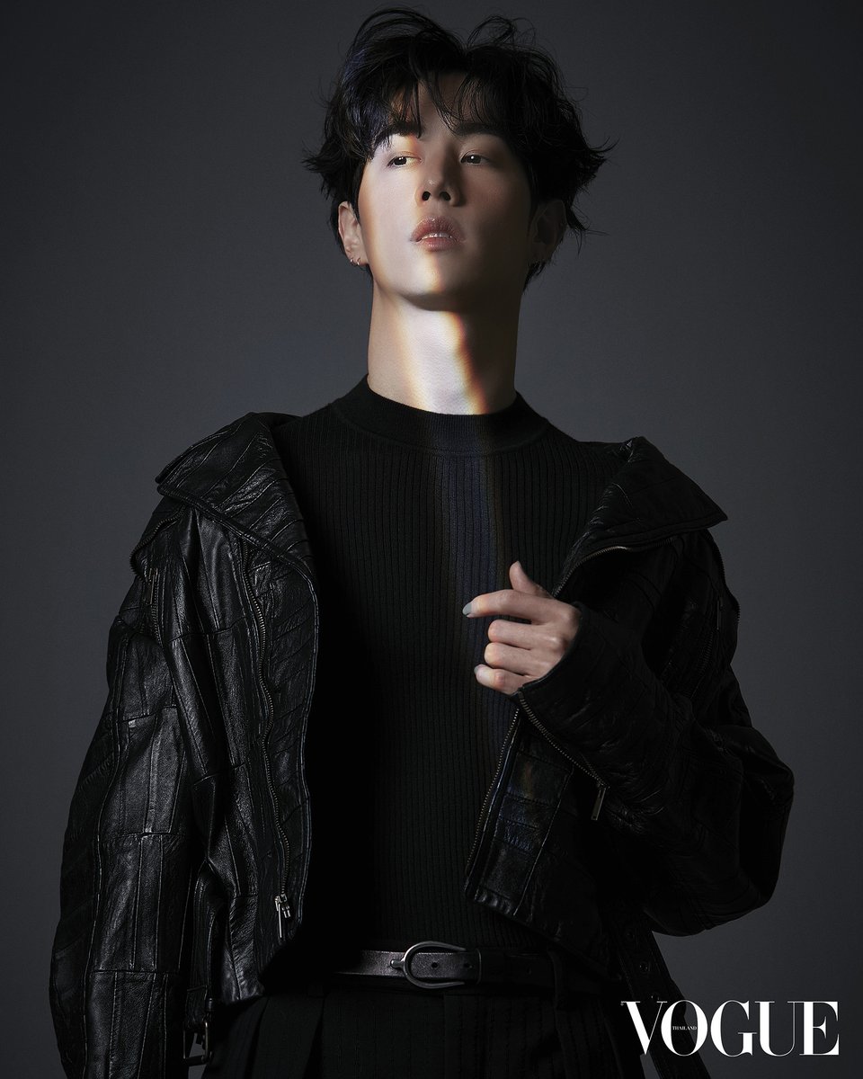 DNAmngmnt's tweet photo. [📸] Vogue Thailand August 2022 Digital Cover

#MarkTuan #Mark 
#마크 #段宜恩 
@marktuan 
#MarkTuanxVogueTH 
@VogueThailand @YSL https://t.co/92bJ0hNpcU