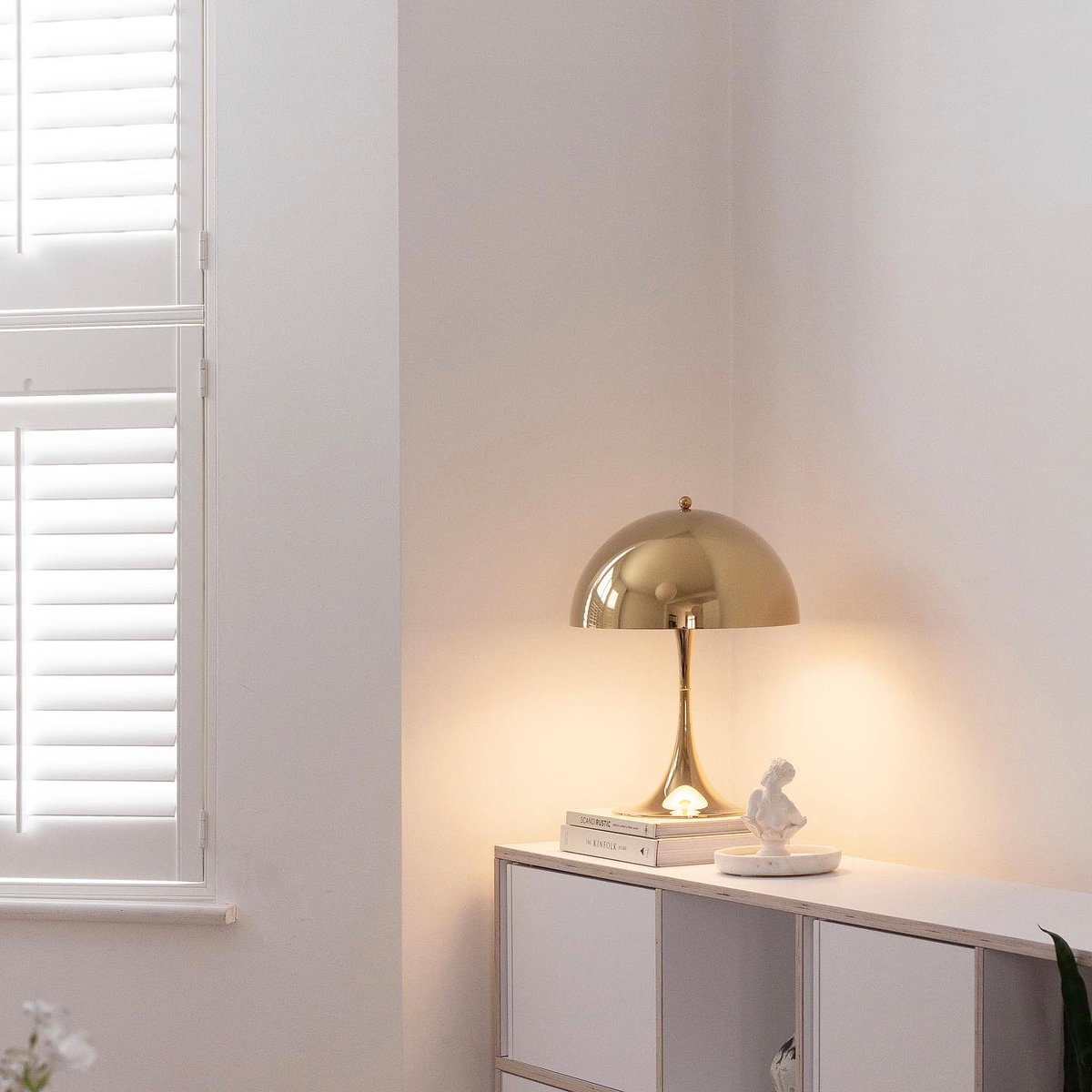 nordicnotes's tweet image. In need of some interior design inspiration? Then come with me on a tour of writer Emma Hopkinson’s London home nordicnotes.co.uk/at-home-with-e…