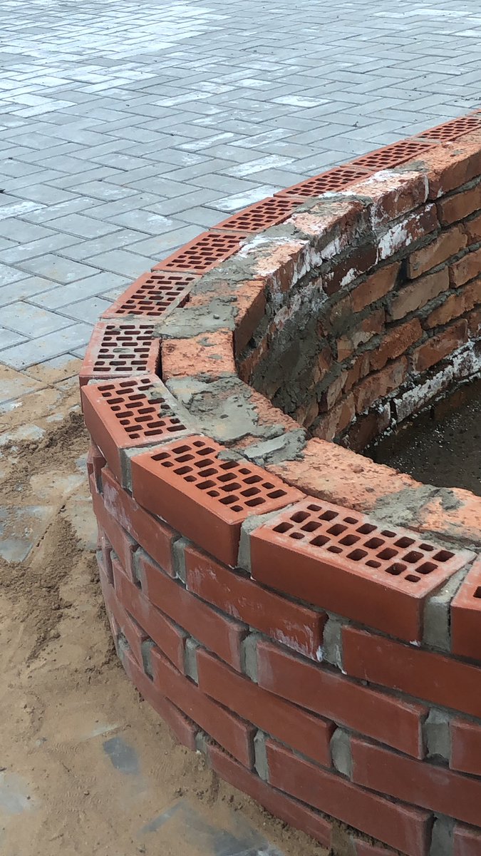 Гаднаа гяланцаг, дотроо паланцаг гэдэг зураг