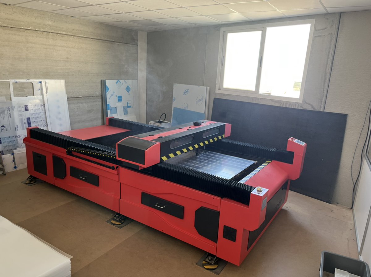 SelecticaES's tweet photo. En 2018 nos trasladamos desde un bajo en Valencia a una nave industrial en Rafelbunyol para seguir creciendo. Ya en 2022, ampliamos con un segundo piso donde ahora se encuentran las oficinas técnicas y la máquina láser, aprovechando así mejor el espacio en el piso inferior. https://t.co/I2UkJSMFhR
