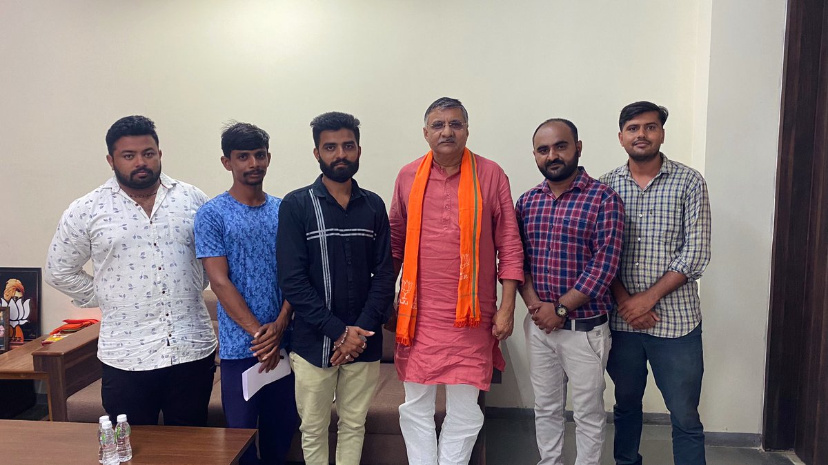 #LRD_MALE_મહિલા_સમકક્ષ_2485

આજરોજ #LRD પુરુષ ઉમેદવારોની વ્યાજબી અને ન્યાયિક માંગણી બાબતે માનનીય શ્રી <a href="/rajnipatel_mla/">Rajni Patel</a> સાહેબની કમલમ ખાતે મુલાકાત કરેલ LRD_MALE બાબતે વાતચીત કરી સારો પ્રતિસાદ રહ્યો <a href="/sanghaviharsh/">Harsh Sanghavi</a> <a href="/CRPaatil/">C R Paatil</a> <a href="/Amitmansabjp/">Amit Chaudhary</a> <a href="/LaloMandera/">Lalo Mandera LRD_MALE</a> <a href="/MeghdootS/">Meghdoot Sharon</a> <a href="/BarotDipali/">Dipali Barot</a> <a href="/HMOIndia/">गृहमंत्री कार्यालय, HMO India</a>