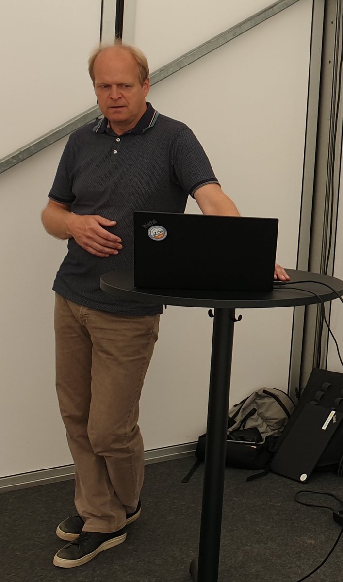 Oscu Uurasmaa kertoi, miten 
Luonnonmaa visiota työstettiin pieteetillä ja tulevaisuuden tutkimusta hyödyntäen. Siten saivat muotonsa Asuntomessu-alueen teemat: Luonnon kunnioitus, aurinkoenergian edelläkävijyys, koti saaressa kaupungin kyljessä ja naantalinen onnellisuus 2/2