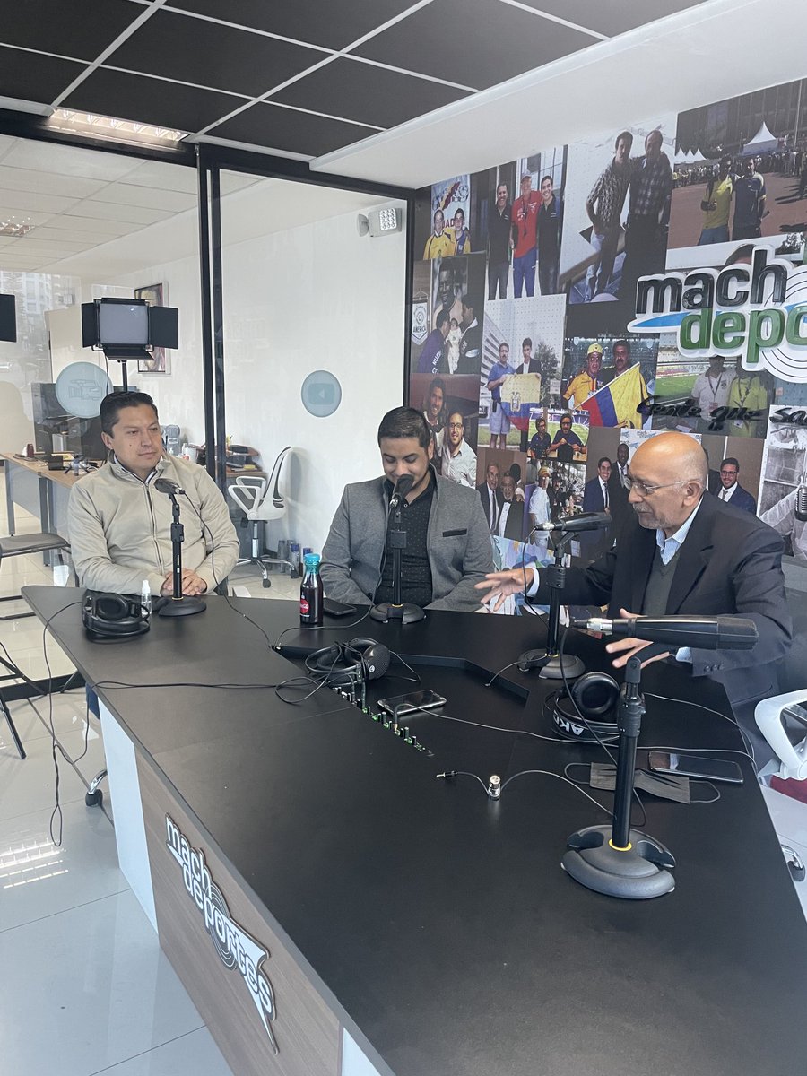 MachadoRobertoO's tweet photo. Ya estamos al aire con De Primera por @Machdeportes Fm 97.7 en Quito 107.7 en GUayaquil https://t.co/EDe5f39umn