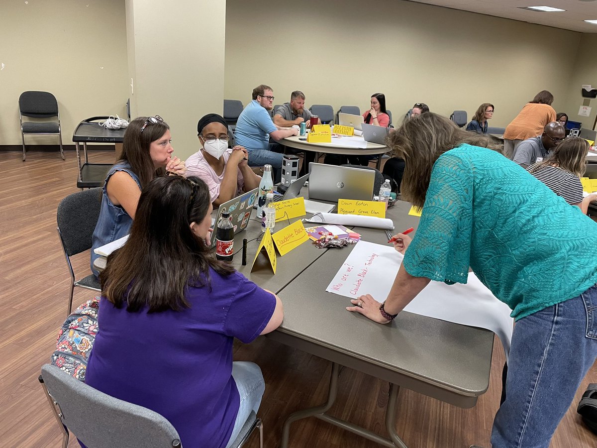JEFCOEDTech's tweet photo. During the #ETeamSummit2022 we learned we have more than 5️⃣5️⃣0️⃣ years of combined experience in education. Powerful things happen when so many bright, experienced educators come together to make a difference for students. @JEFCOED https://t.co/1snorAse6z