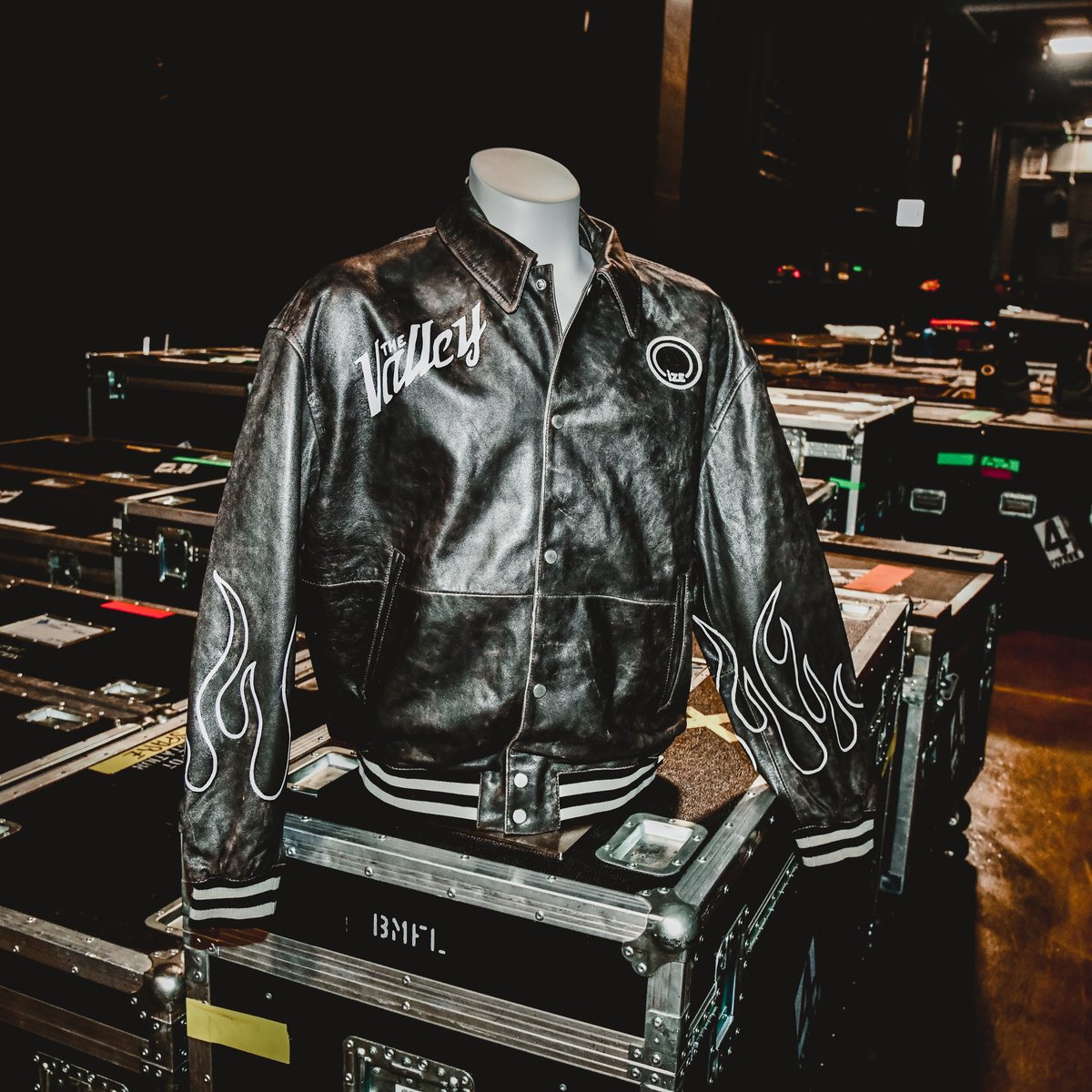 Custom threads for <a href="/daddy_yankee/">Daddy Yankee 😀 (DY)</a> 🔥

Thanks to the amazing work of <a href="/ize_official/">Ize</a>, we were so excited to gift Daddy Yankee this custom jacket! It was the perfect way to commemorate his final tour and a legendary show at our home!