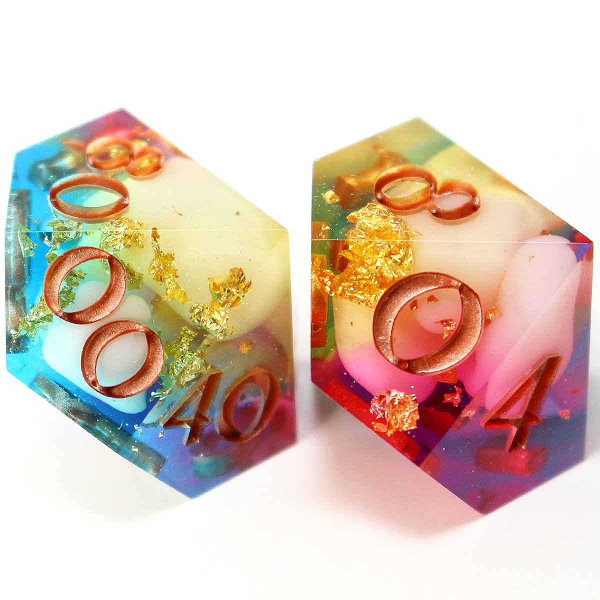 🎲 CHROMA ROSE // 9-piece set

This is a design I love to make! Decided to ink it in rose gold for the first time 😄

#dice #dnd #handmadedice #resinart