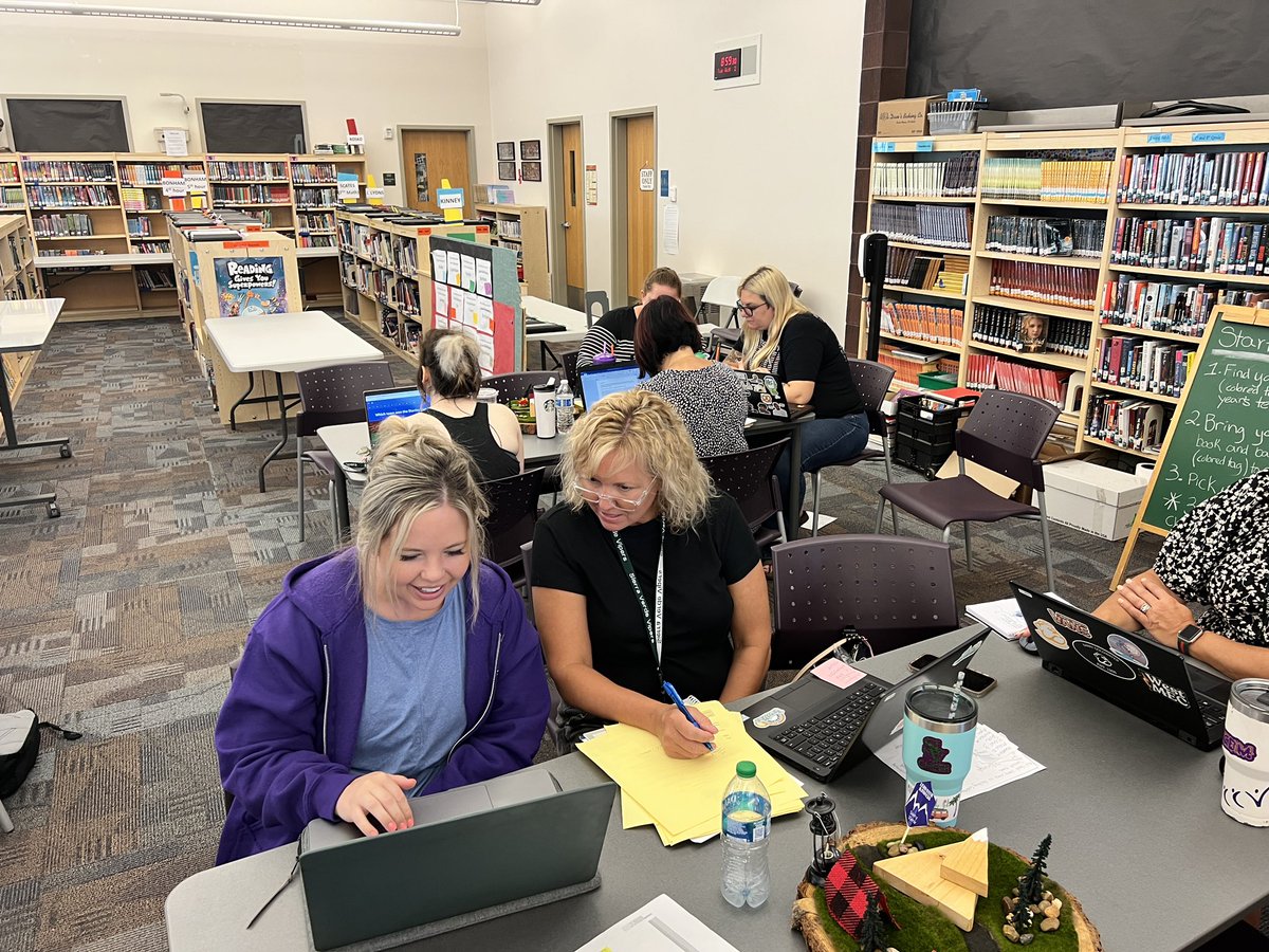 KnIhT_tNeReFfId's tweet photo. We had a blast teaching @SVViperPride teachers about @gimkit and all of the amazing game modes!!! #edtech #stem #stemed #gamification #gimlife @DVUSD https://t.co/W3AhnJIapW