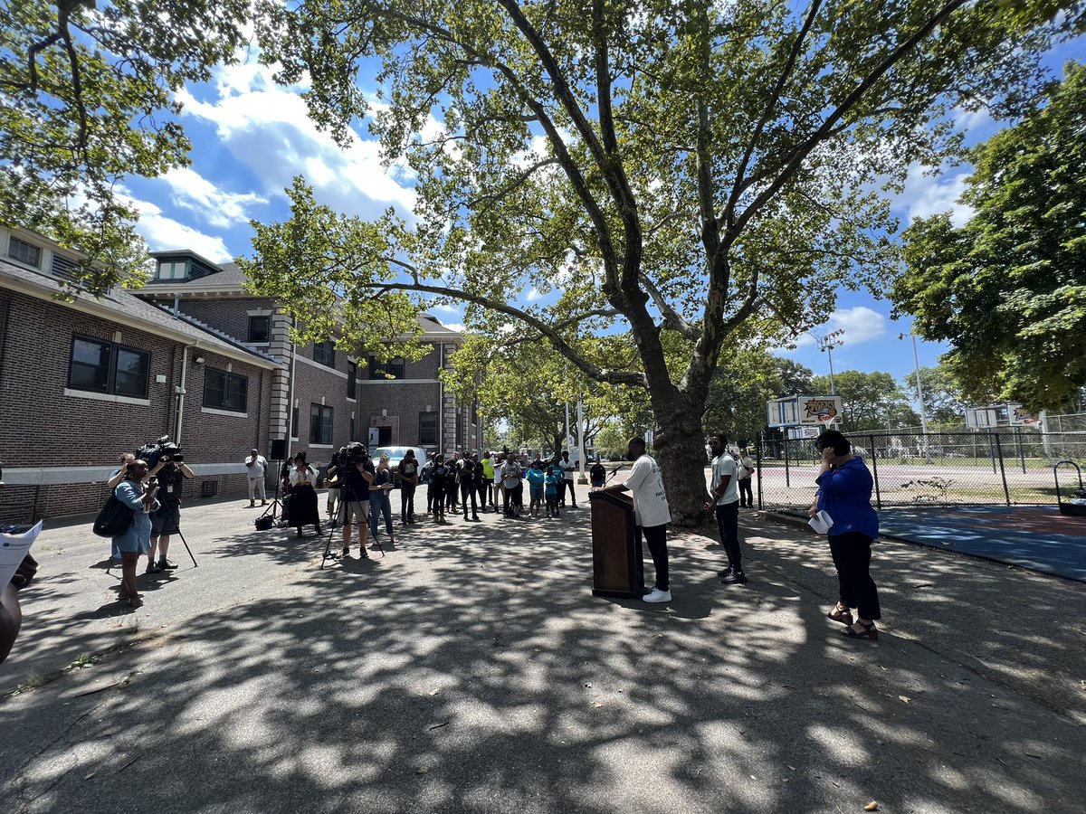 ellen_hwang_phl's tweet photo. So excited about the launch of #MakingSpaces at @PhilaParkandRec #RecCenters! Shout out to Commissioner Ott Lovell, @PHLCommerce, @recphilly_ @ChillMoody @wittygrittyPHL @knightfdn and so many others who are supporting this innovative opportunity to reimagine #Philly rec centers! https://t.co/QOzDrc8gKX