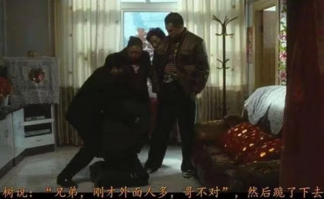 xRgdeS's tweet photo. 唐山的雷霆行动是打了又杀 河南存款没了还变红了 徐州的性奴像犯了天条一样被大铁链子锁着 内部矛盾贪点腐败点都理解 把人丢国际上去属实不���理解 哪个王八蛋高层的钱存国外了 就这么怕制裁吗？ https://t.co/yOTzp55eS8