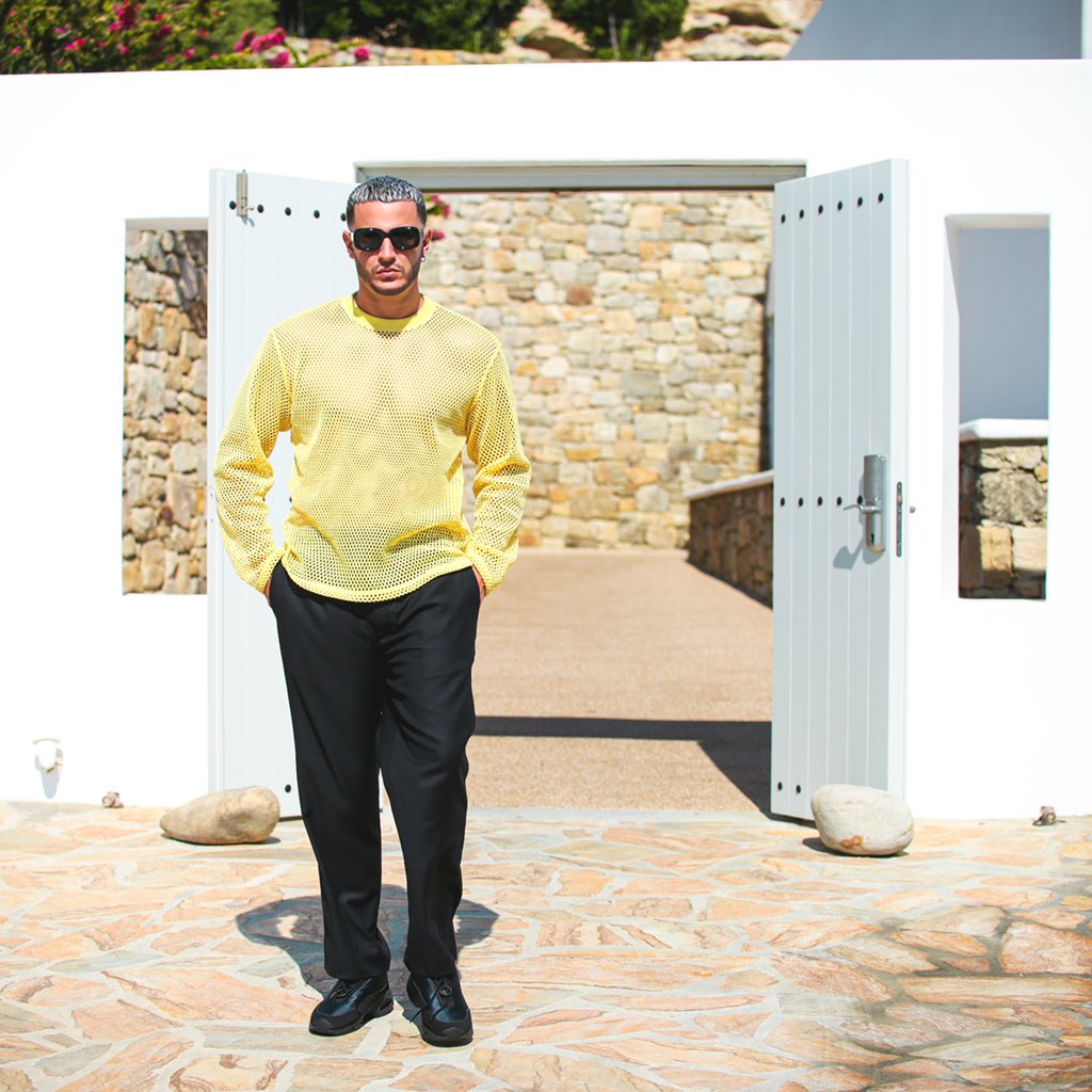djsnake's tweet photo. Don’t get to close 💛 https://t.co/O9Y5iKwmQh