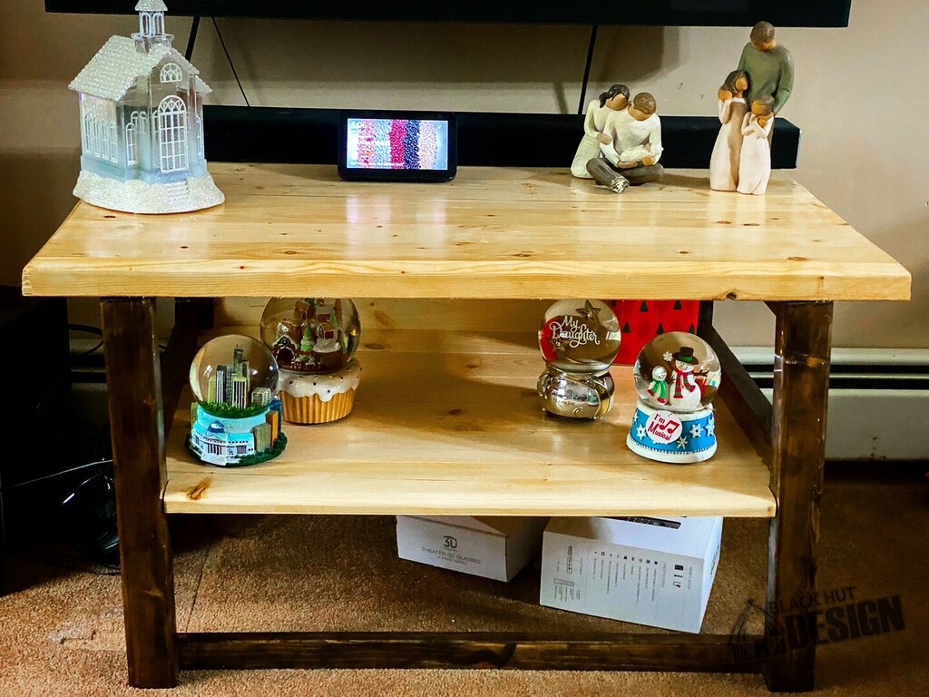 BlackHutDesign's tweet photo. The TV table and my first project in the new workshop is done. Not too bad if I do say so myself. The table is made completely out of 2x4's. #woodworking #diy #diyhomedecor #diyhomeprojects #workshop https://t.co/emWmXRI92j https://t.co/6vVfCc3ZdL