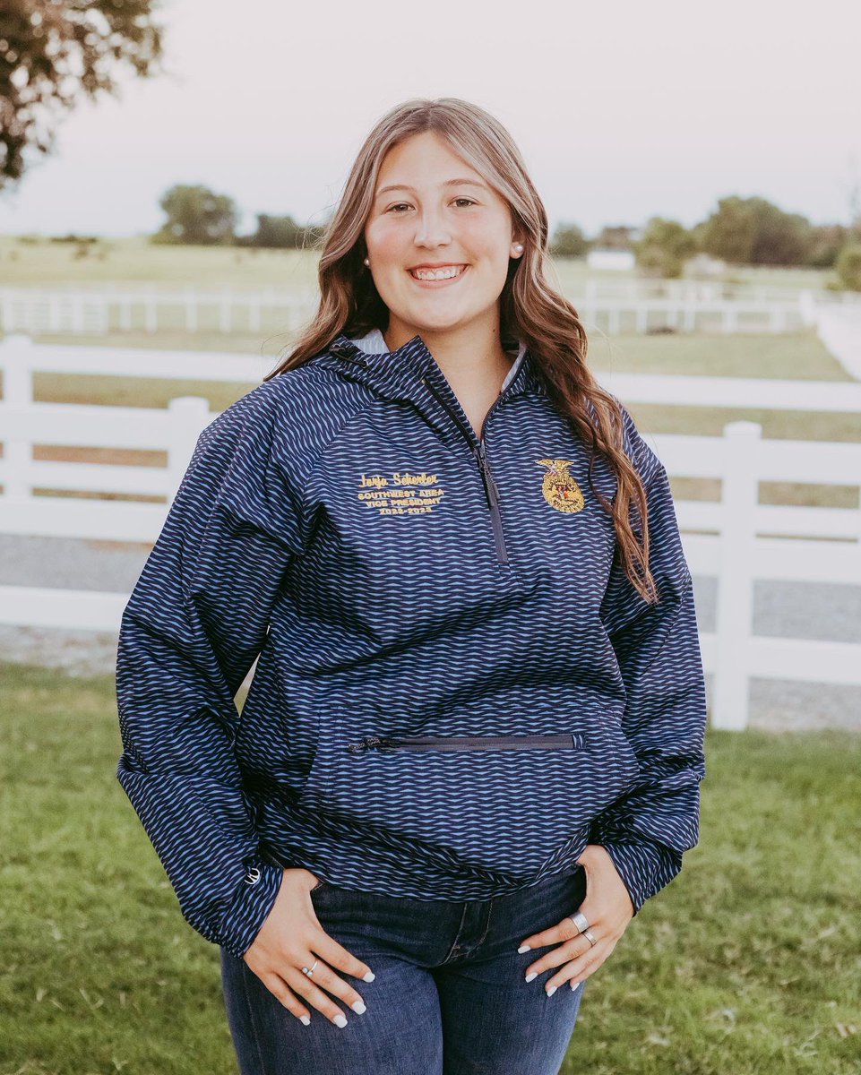 OKFFA_Gear's tweet photo. NEW Adult Packable Pullover! 
•
•
•
These are perfect for officer apparel or during the cold stock show season! They are available in 7 different colors with a wide range of sizes. Visit https://t.co/9DuVF4HuxT to check out the Navy color or email Maddi at maddi@pinpointus.com https://t.co/mFf1mpruzO