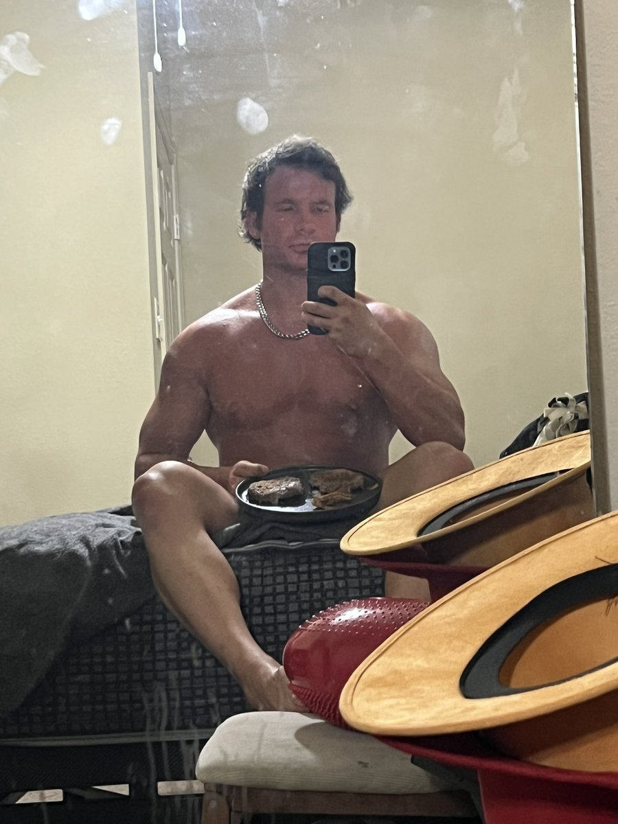 TheTexasSirLoin's tweet photo. 🍽😋Chow Time
🥩Subscribe to see the Prime Rib
https://t.co/lbZ5iIqTMc
#onlyfanspromo #ubermeats #muscleworship https://t.co/Ckv0IKppxv