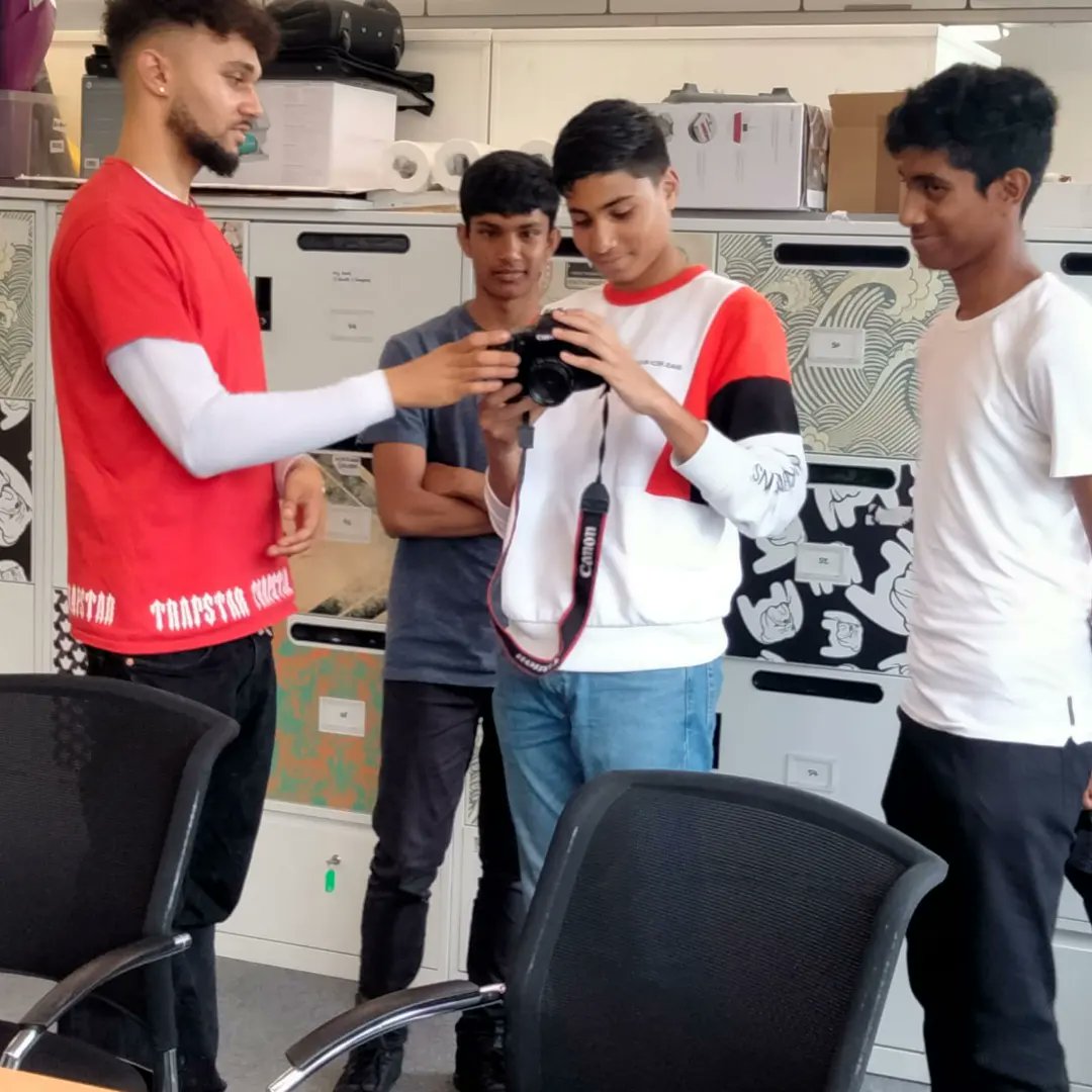 SoGrowth's tweet photo. The Manor was busy with workshops in 'Film with @mediorite', 'Fashion & Textiles' and 'Nail Art' this afternoon.
#summerprogramme #towerhamlets #towerhamletsnow #workshops #bethnalgreen #film #fashion #nailart https://t.co/FkkCbdc7mU