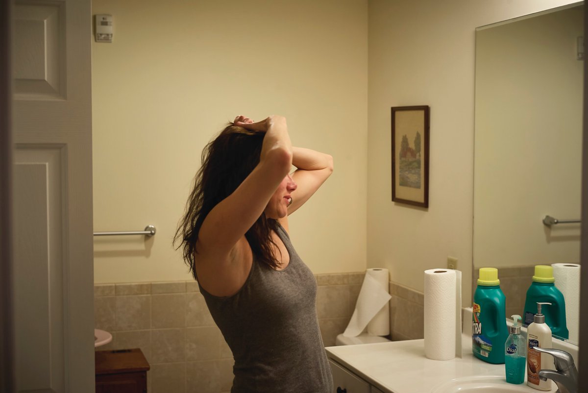 DougTruppe's tweet photo. Never pass up the opportunity to check yourself out. @WalterSmithFoto shares that #privatemoment of a real look in the #mirror and how to proceed #DougTruppe #WalterSmithPhoto #NationalCleanseYourSkinWeek #portrait #reflection #selfreflection #authentic #storytelling #primping https://t.co/ekNnY4KVXR
