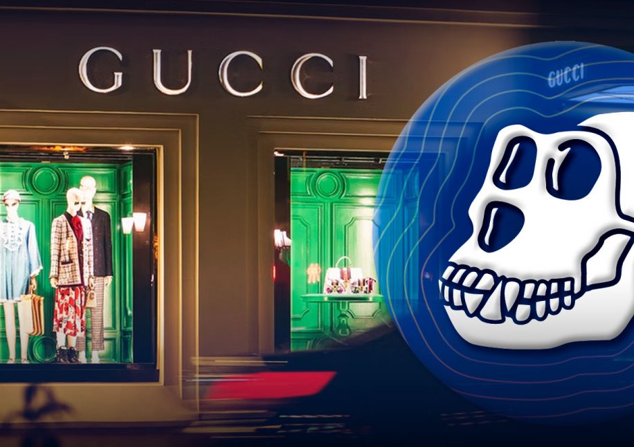 coinacademy_fr's tweet photo. La marque de luxe @gucci annonce que plusieurs de ses boutiques aux USA acceptent désormais les paiements en @apecoin grâce à son partenaire @BitPay 🦧 https://t.co/H4OkxKsSDi