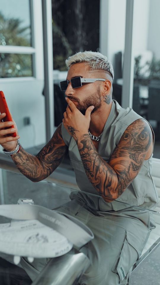 dxacing's tweet photo. 𝑃𝑎𝑝𝑖 𝐽𝑢𝑎𝑛𝑐ℎ𝑜

 ( Medellín, Colombia )

es un actor y cantante colombiano de pop, reguetón y trap latino,

28 años

más conocido por su nombre artístico Maluma,

tengan linda tarde.. 

espero hacer grandes amistades. 

RT O MG
#freerol https://t.co/qQ5XPTyxiQ