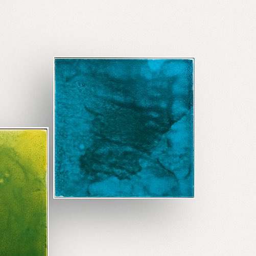 anajulietafg's tweet photo. pedi uma mesa pro cliente en pedra de lava vulcanica esmaltada a mao o que quer dizer que o desenho que forma quando a pedra entra no forno é imprevisível. A direita o que estava esperando a esquerda o q eu recebi. Detalhe a mesa custa R$9600 https://t.co/WGd6T75BUc