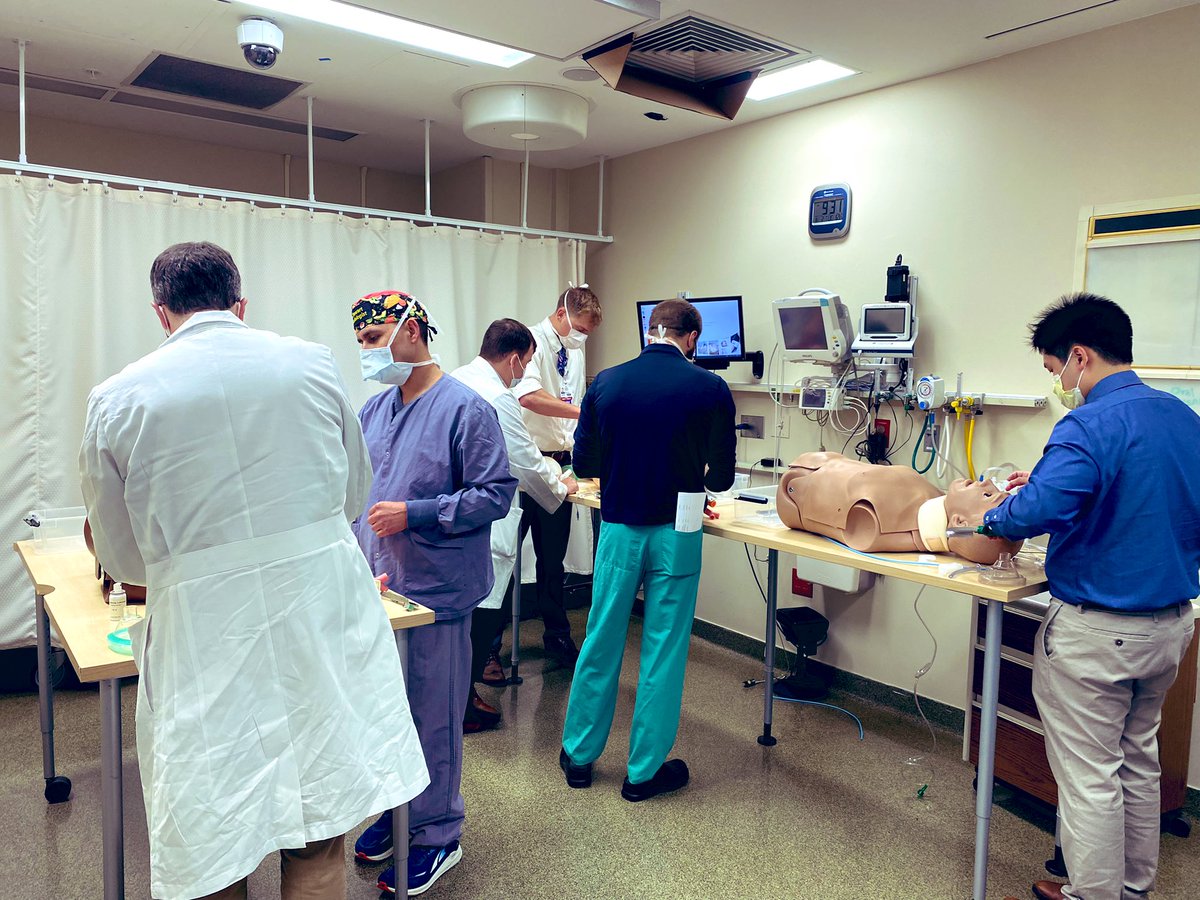 Great fun this morning in our #airway #simulation session as part of the ACSAPDS #intern curriculum Thanks to Dr Stewart @UAMS_Anes & Drs Kimbrough and Kalkwarf @UAMS_Surgery #match2023 @Inside_TheMatch @uamshealth #gensurgmatch2023 #vascularmatch2023 #urologymatch2023