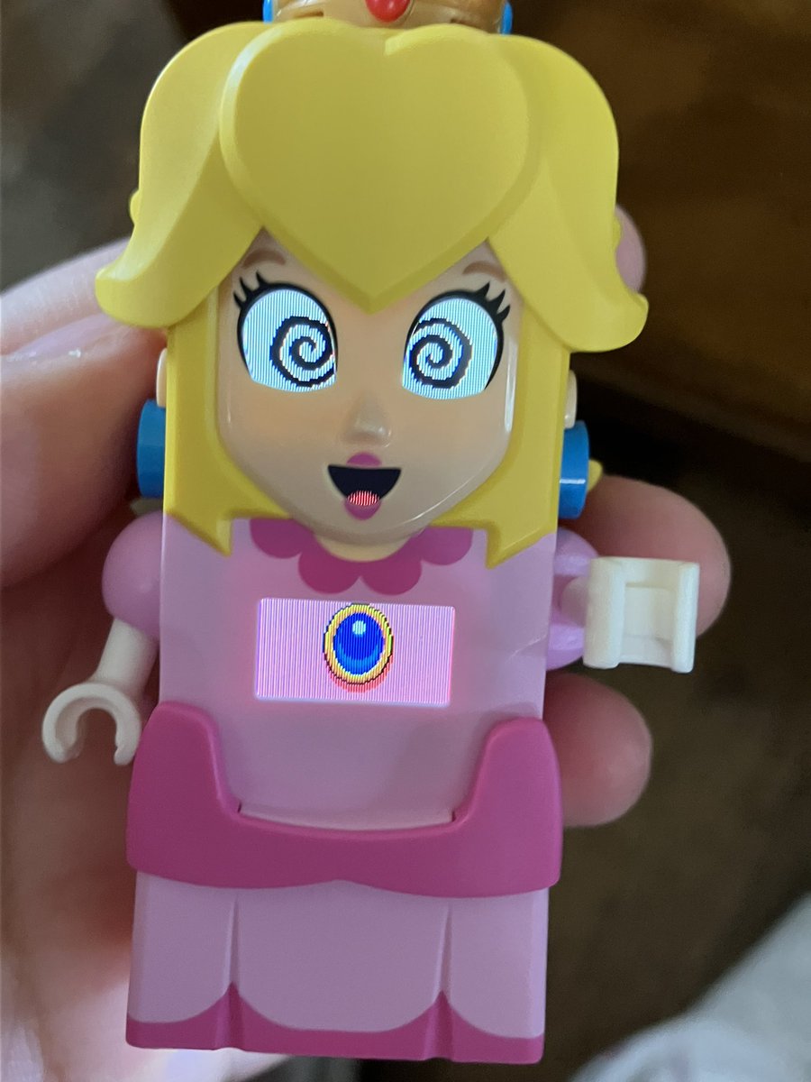 lexibunart's tweet photo. I got Lego Peach yesterday and she’s so adorable! #PrincessPeach #legopeach #SuperMario https://t.co/RsiiKLfvTk