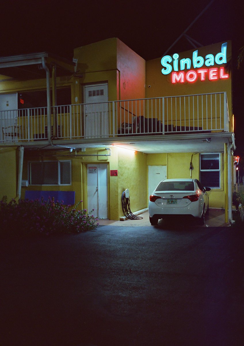 sith_exposures's tweet photo. Vacancy on Biscayne https://t.co/xJGz7bqIC4