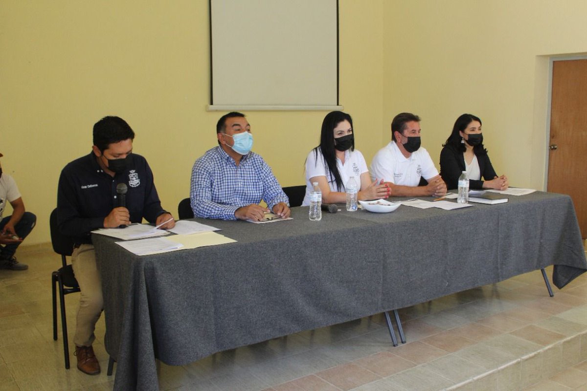 Afinamos detalles con los Comités de Entrega-Recepción de la administración municipal, nos preparamos para dar resultados desde el primer día, por amor a Canatlán 🍎 💚